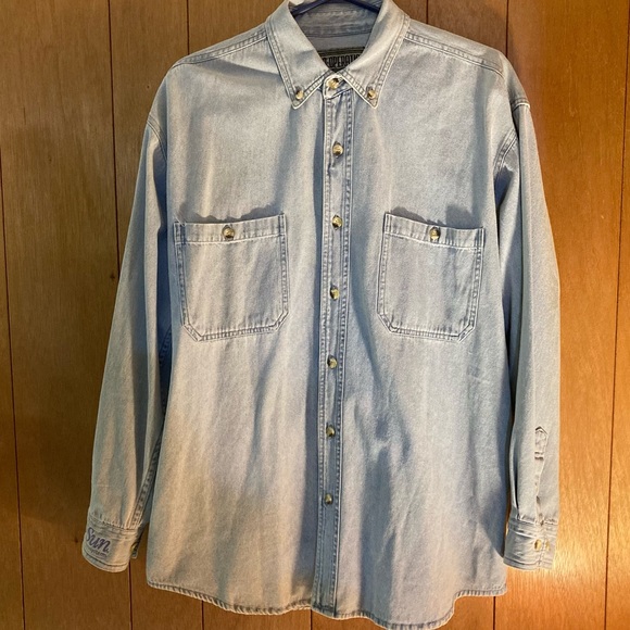 Vintage 90s Denim Button Down Men’s Large Shirt w patch on bottom right wrist 🔥 - Picture 2 of 7